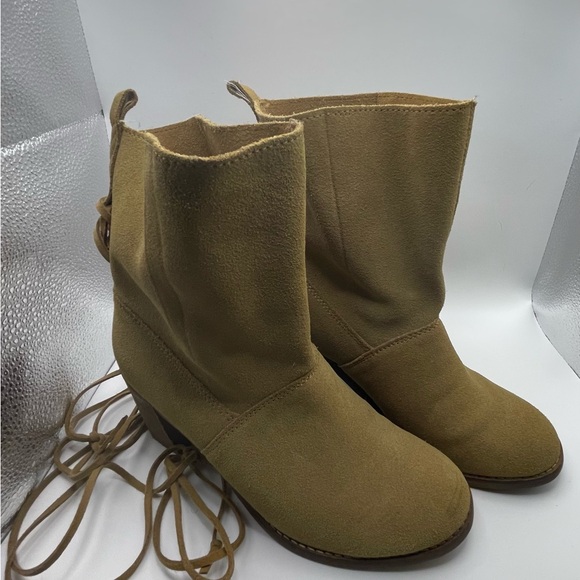 Toms Tan Lace Up Boots - Picture 2 of 6